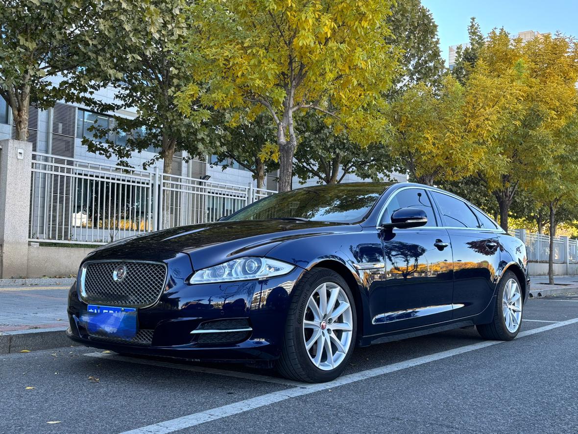 Jaguar XJ