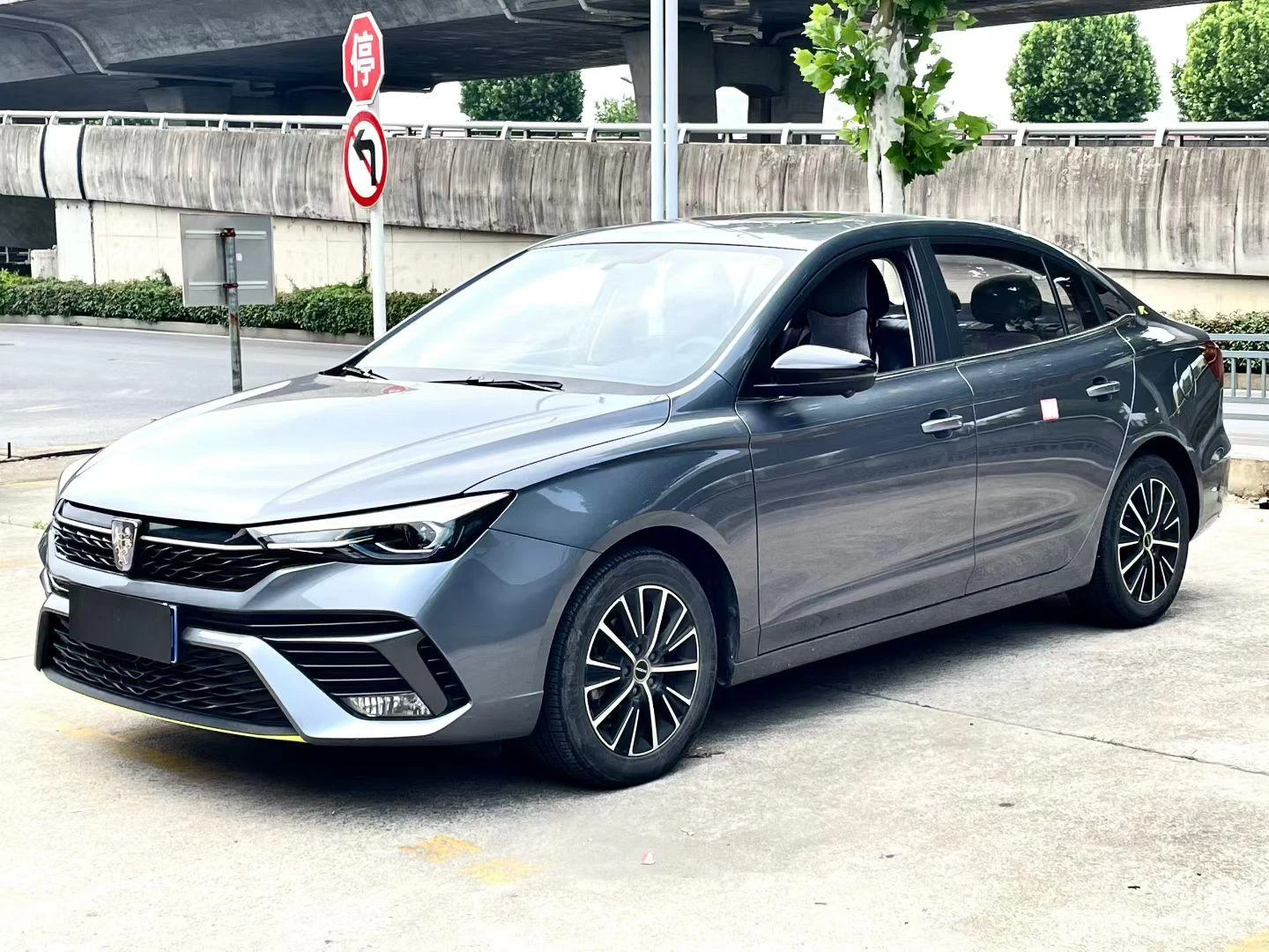 Roewe i5