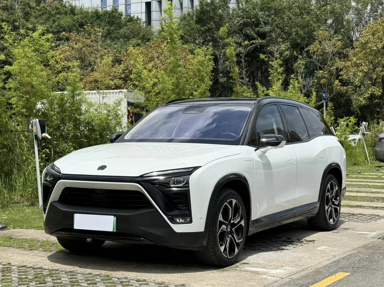 NIO ES8