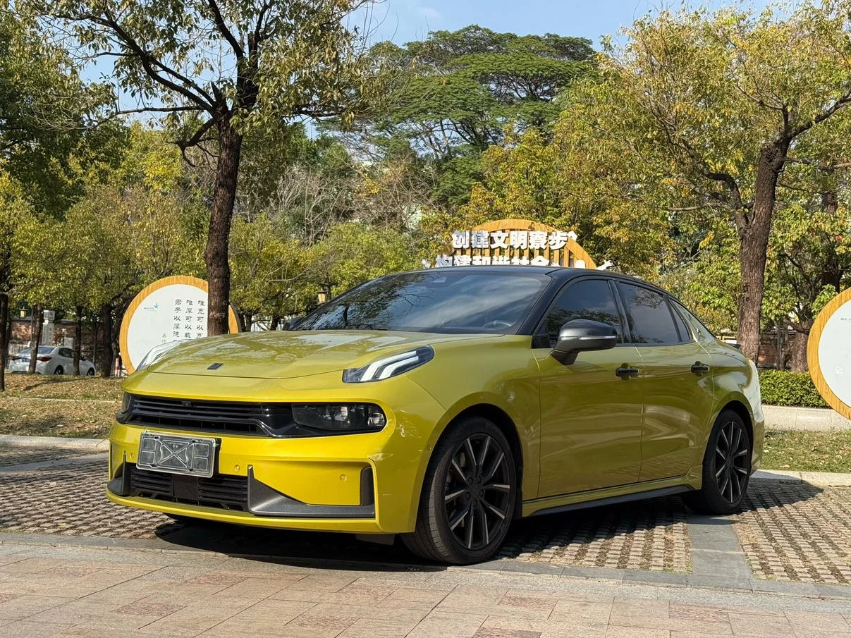 Lynk & Co 03