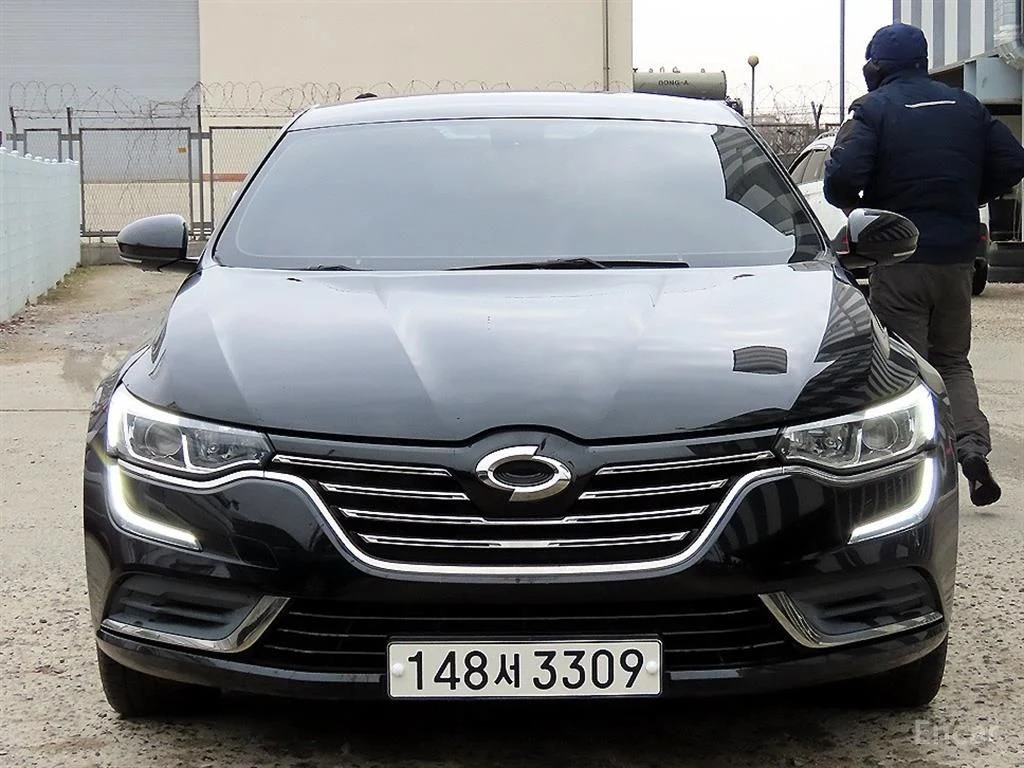 Renault SM6