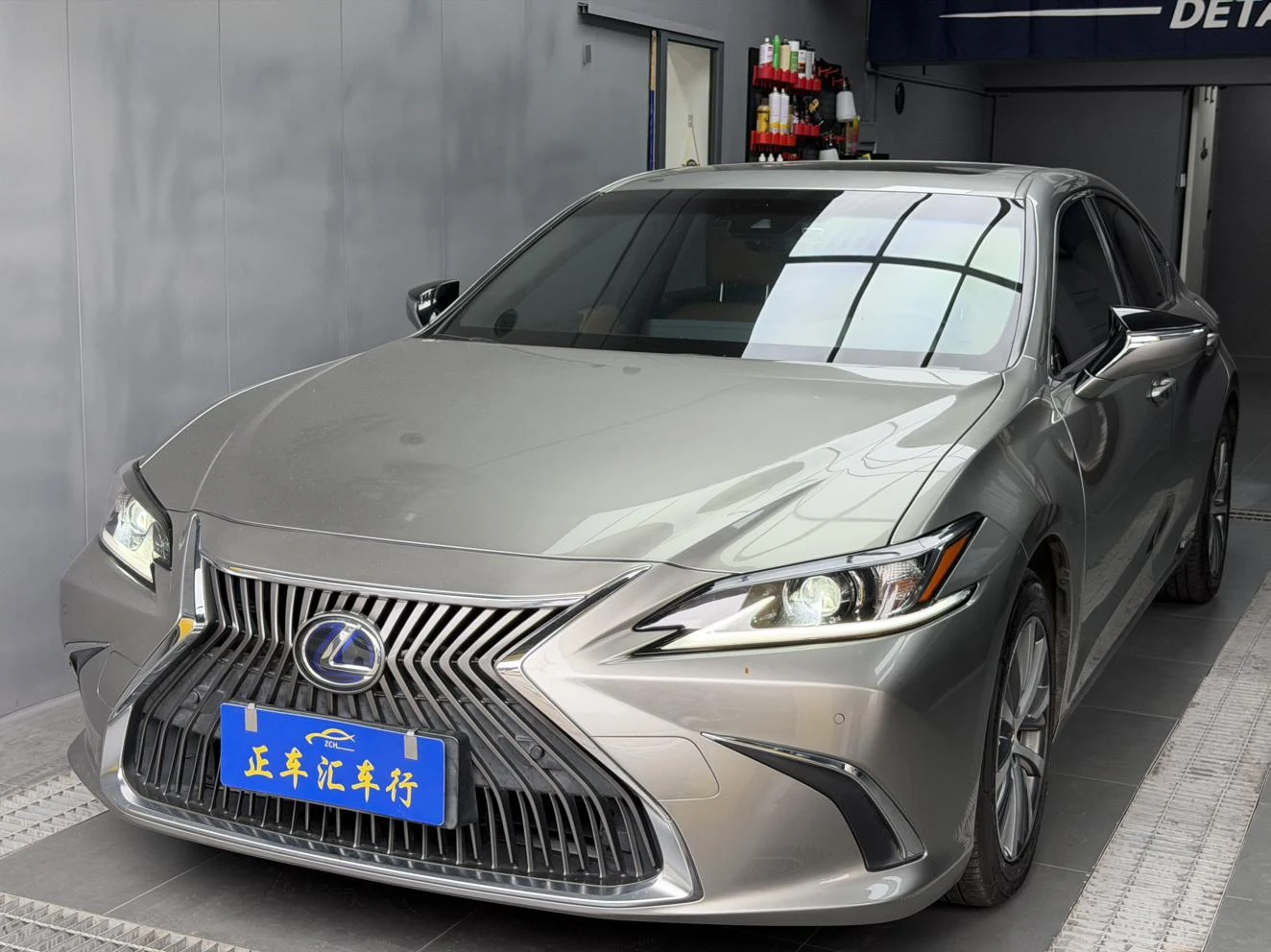 Lexus ES