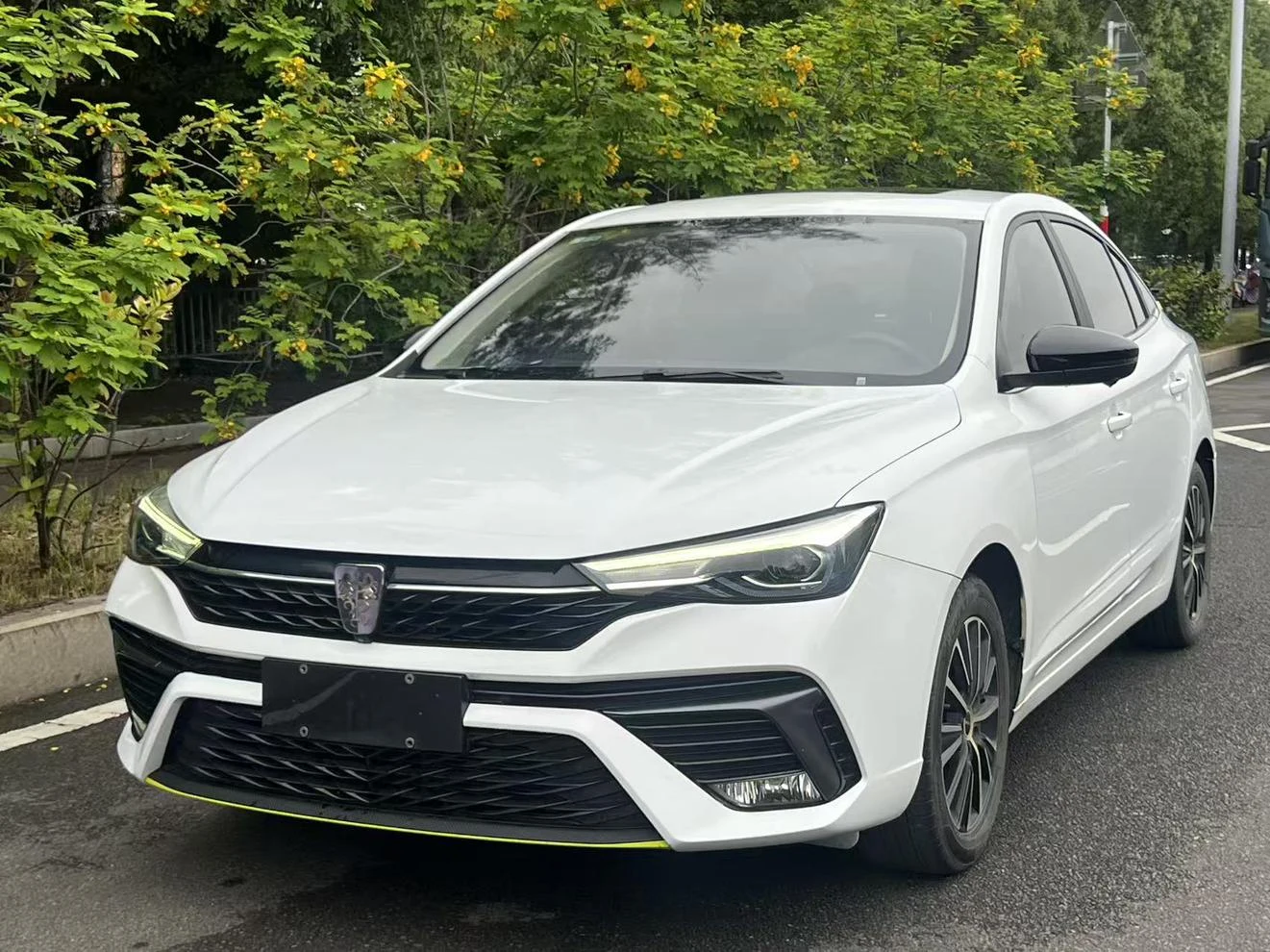 Roewe i5