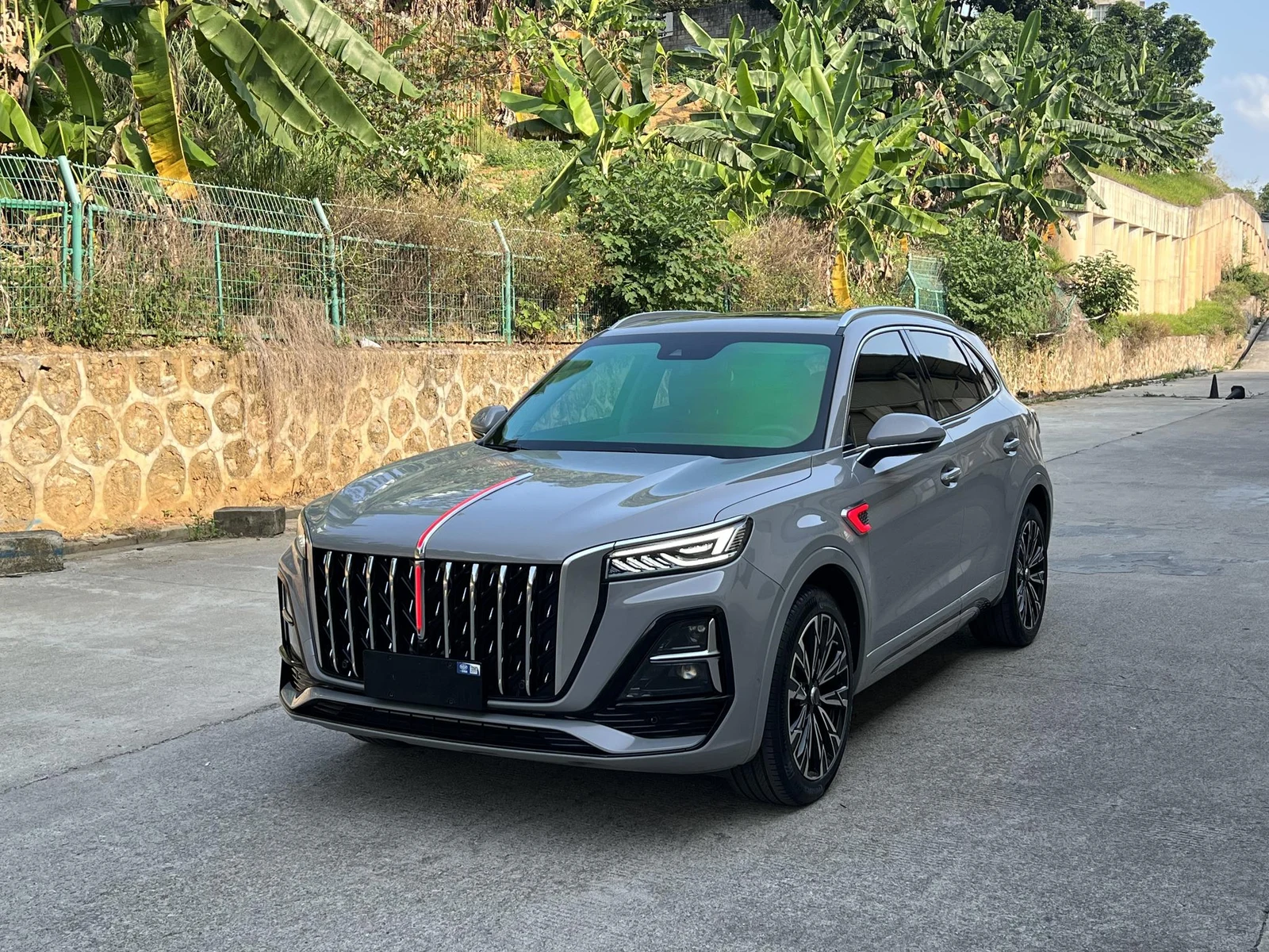 Hongqi HS5
