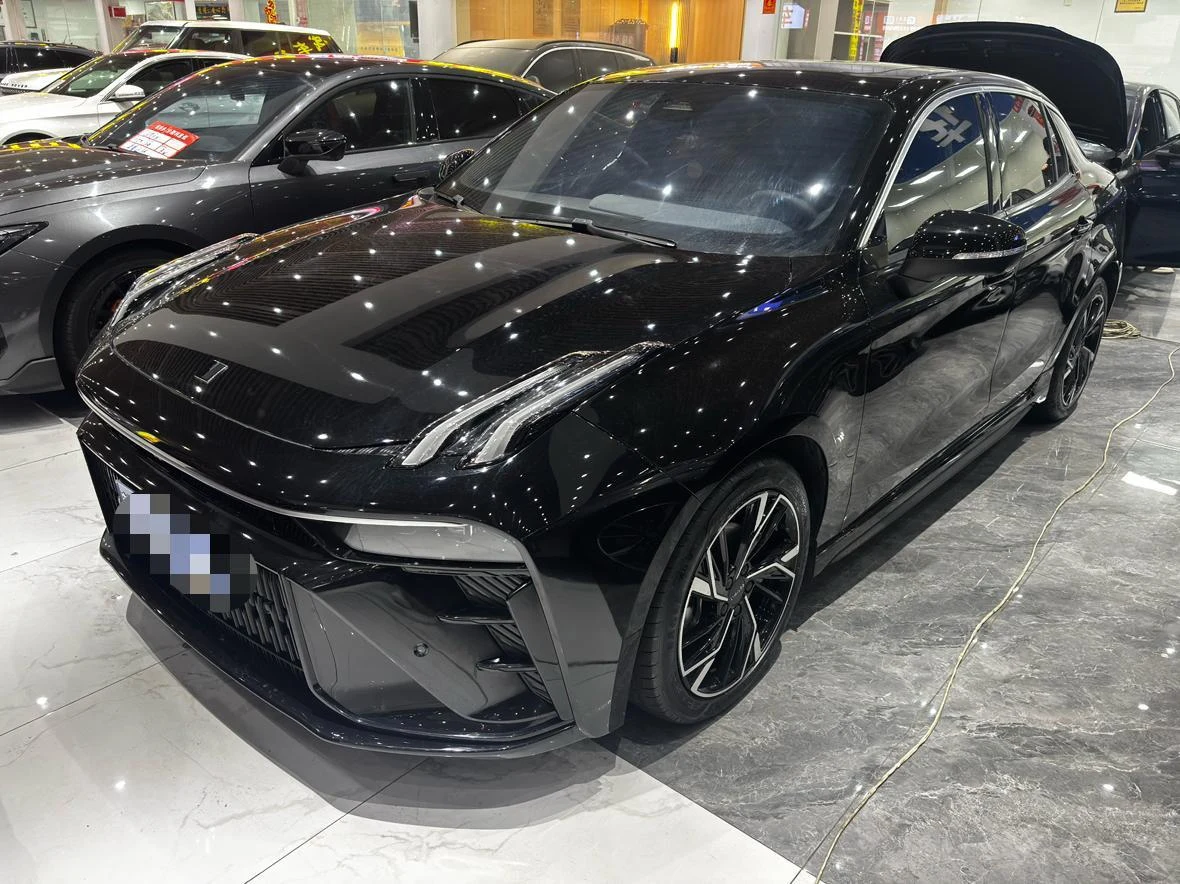 Lynk & Co 03