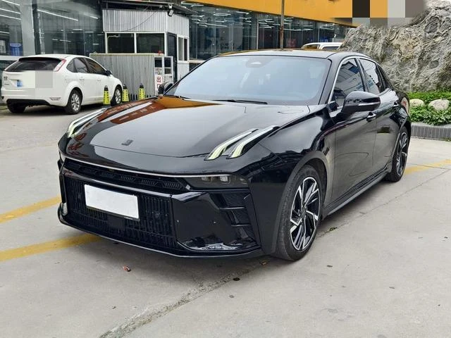Lynk & Co 03