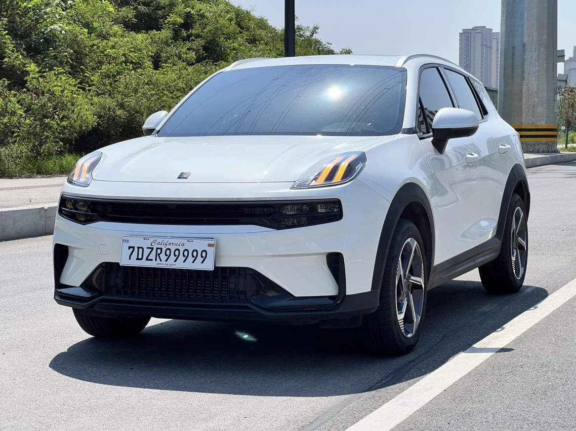 Lynk & Co 06