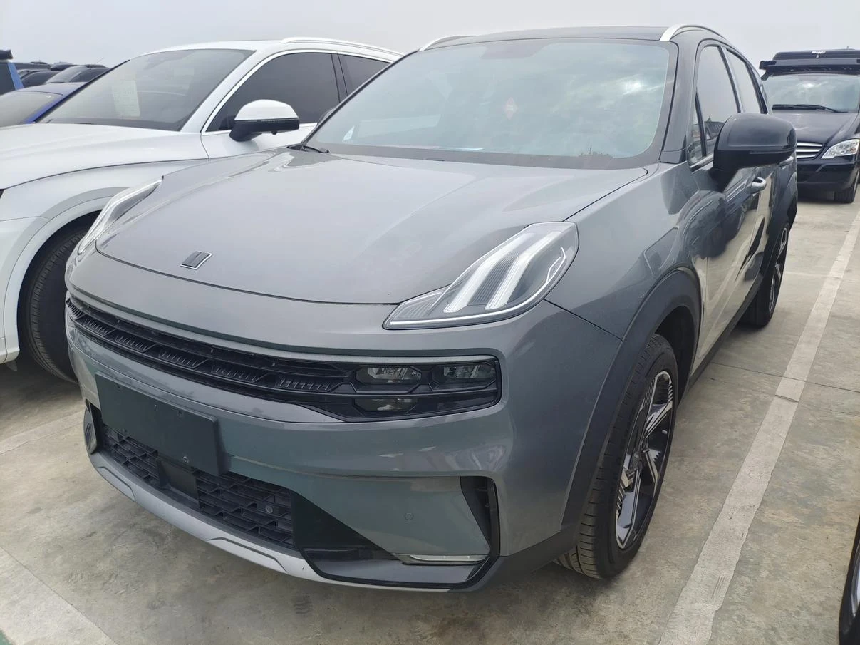 Lynk & Co 06