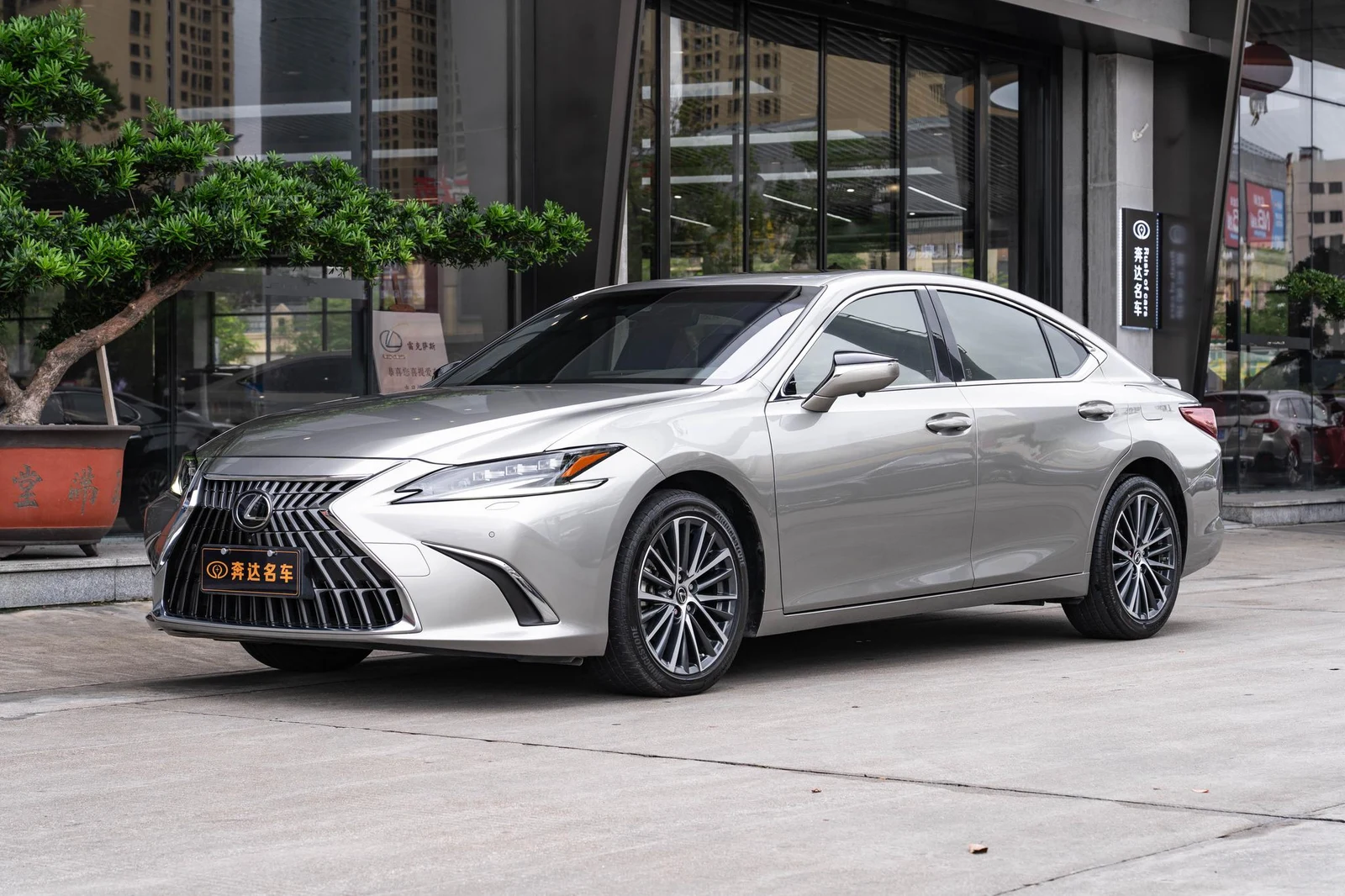 Lexus ES