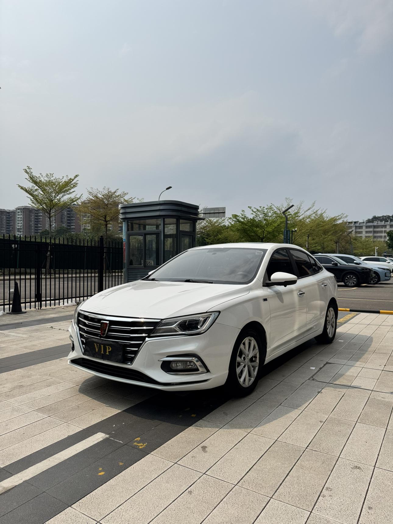 Roewe i5