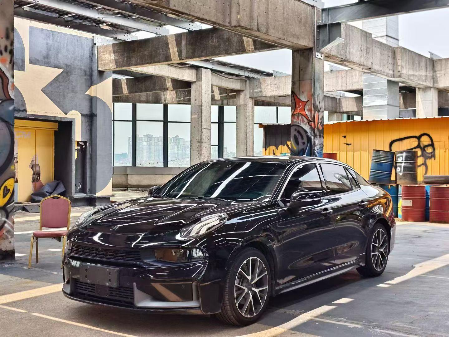 Lynk & Co 03