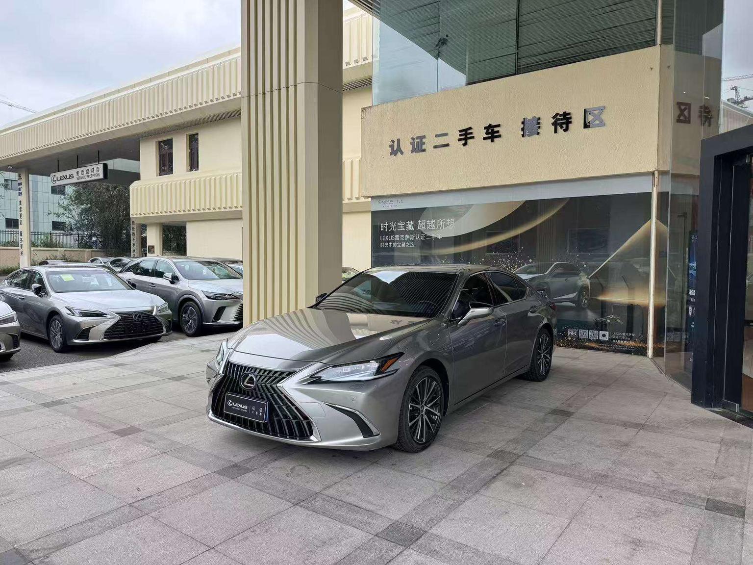 Lexus ES