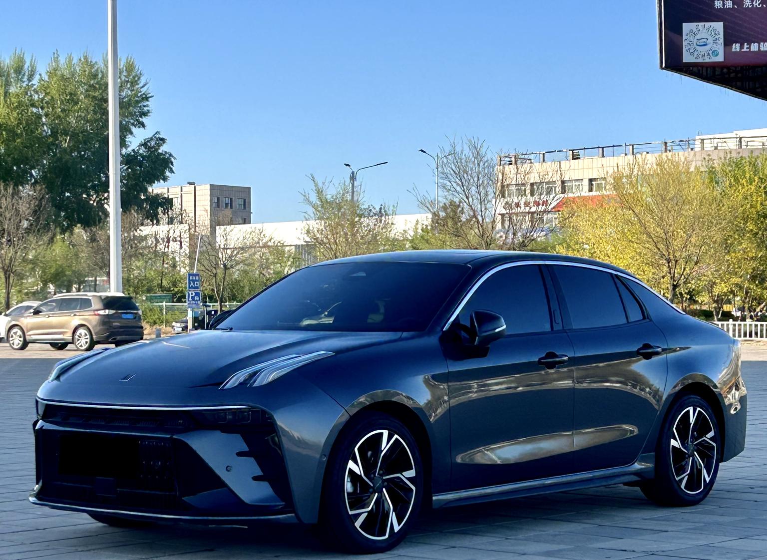 Lynk & Co 03