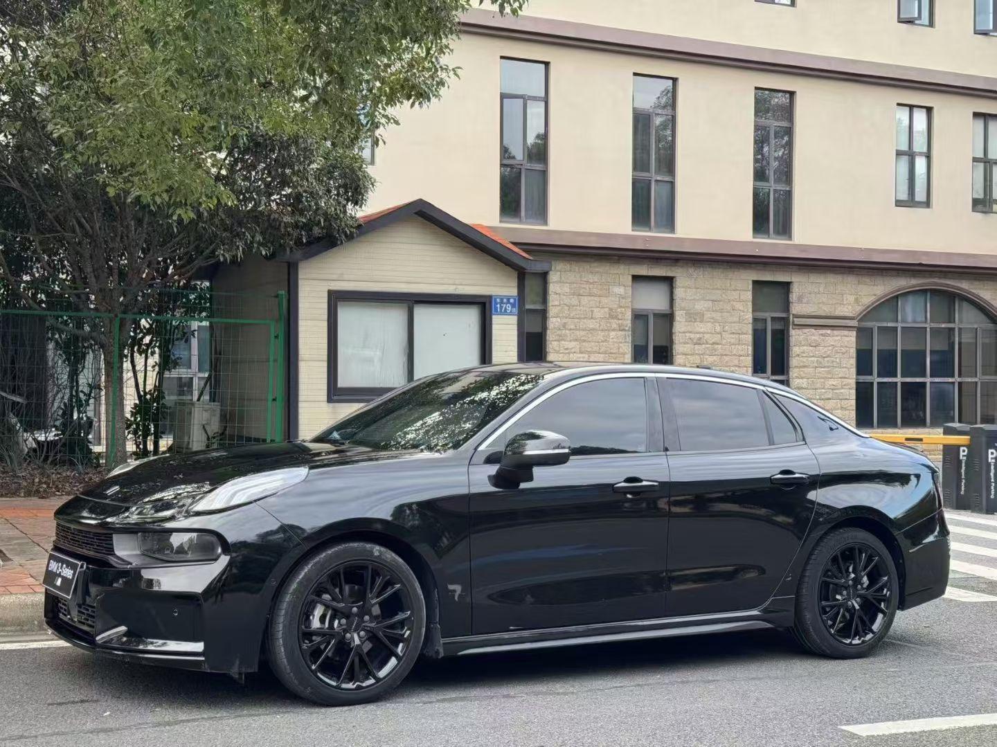 Lynk & Co 03