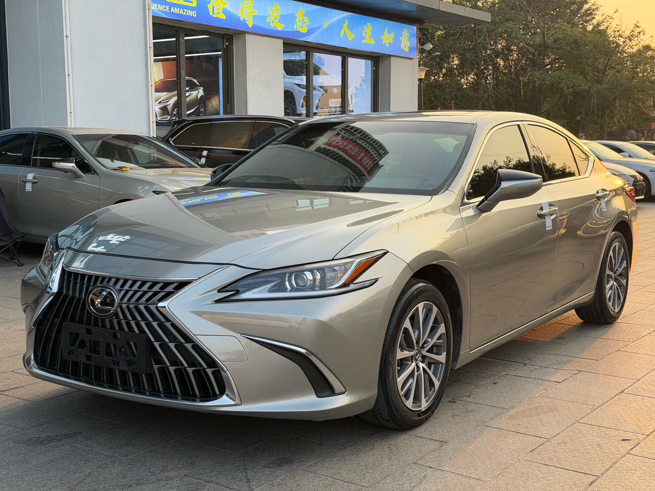 Lexus ES