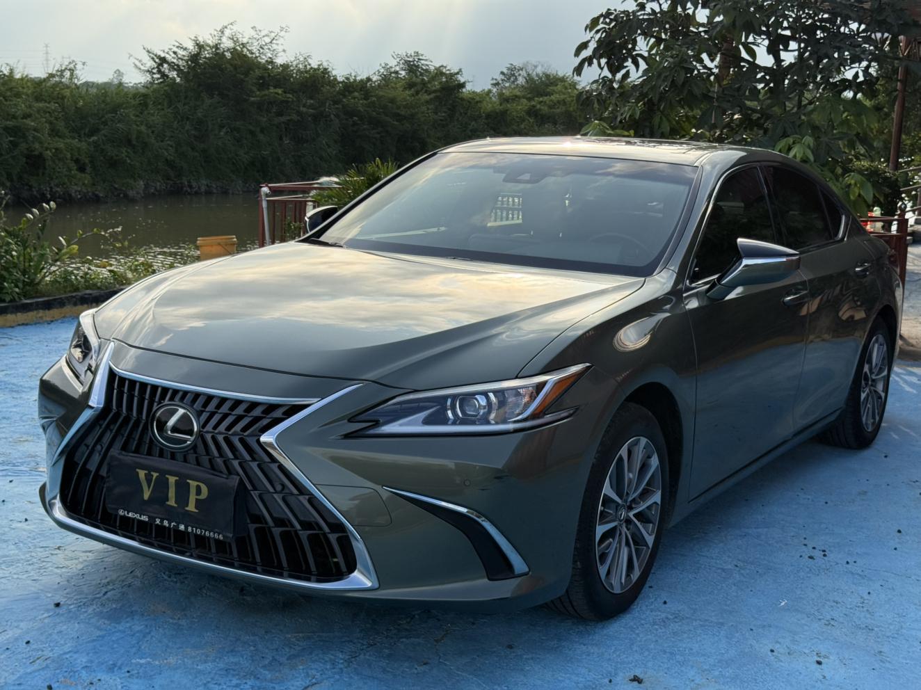 Lexus ES