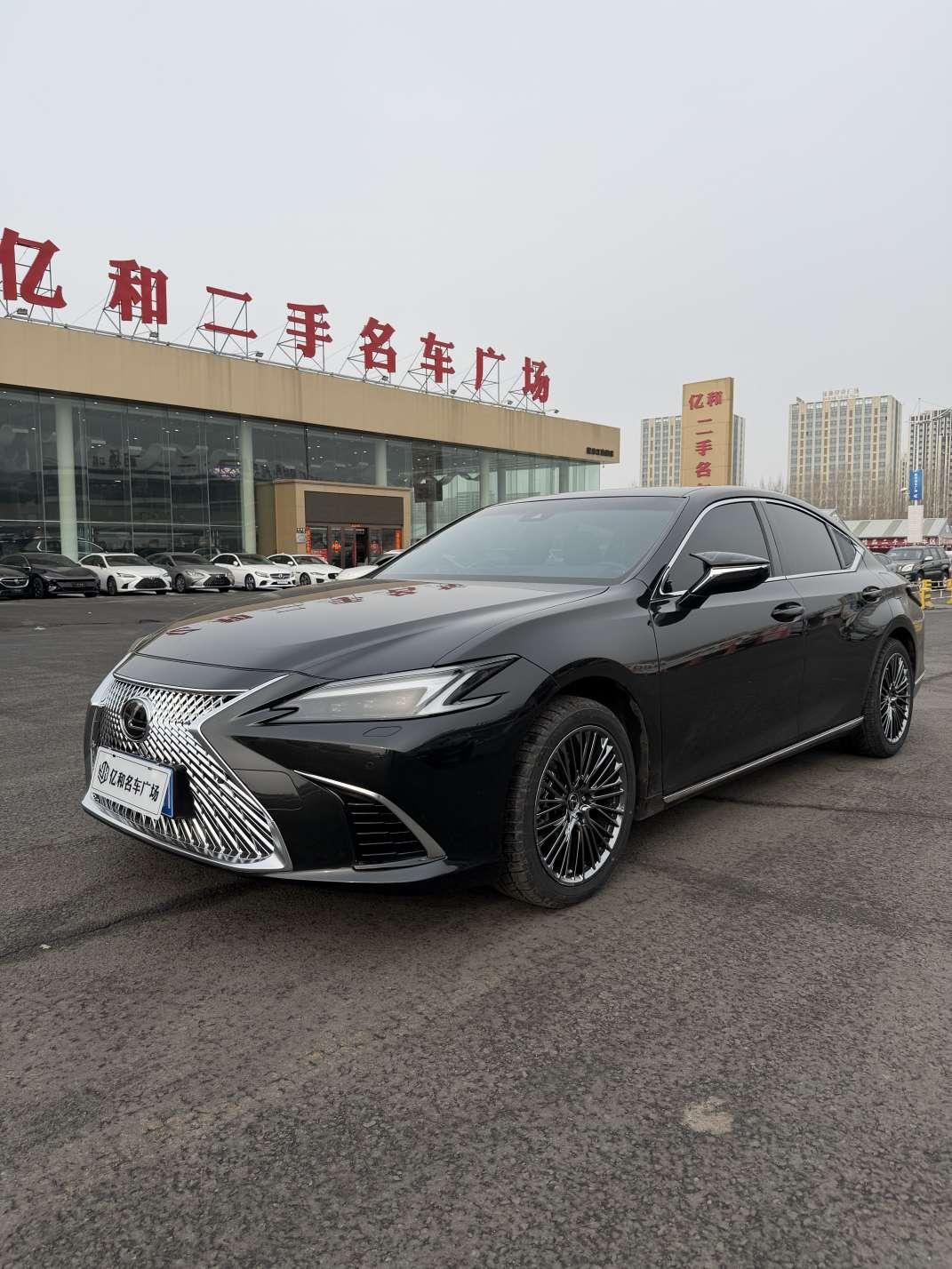 Lexus ES
