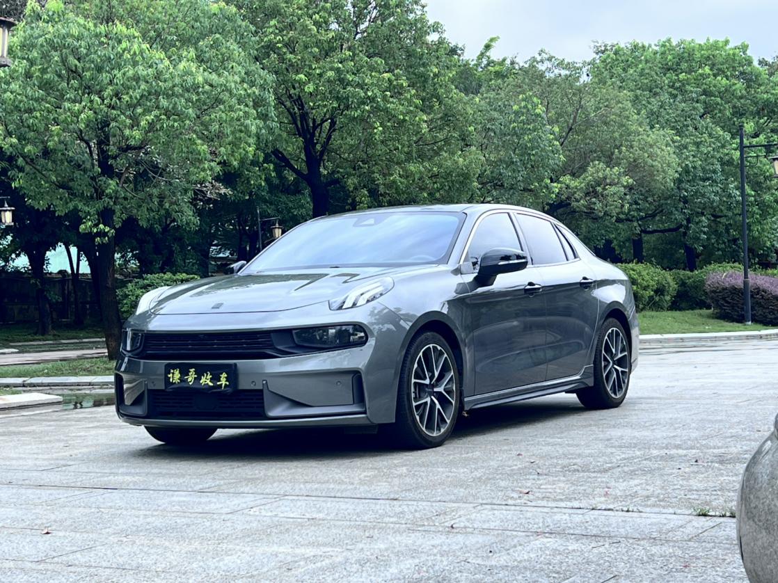 Lynk & Co 03