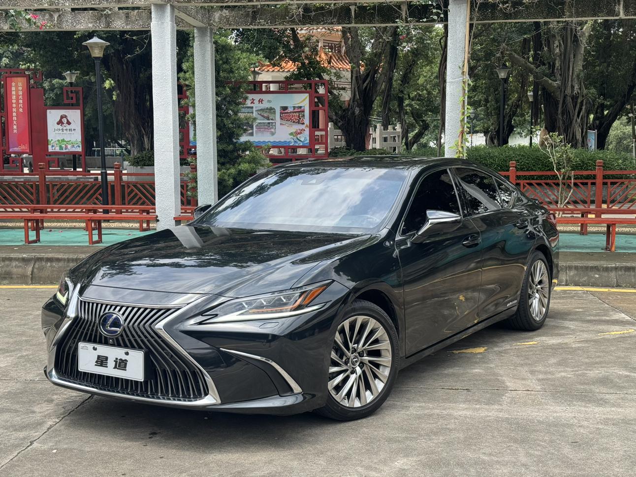 Lexus ES