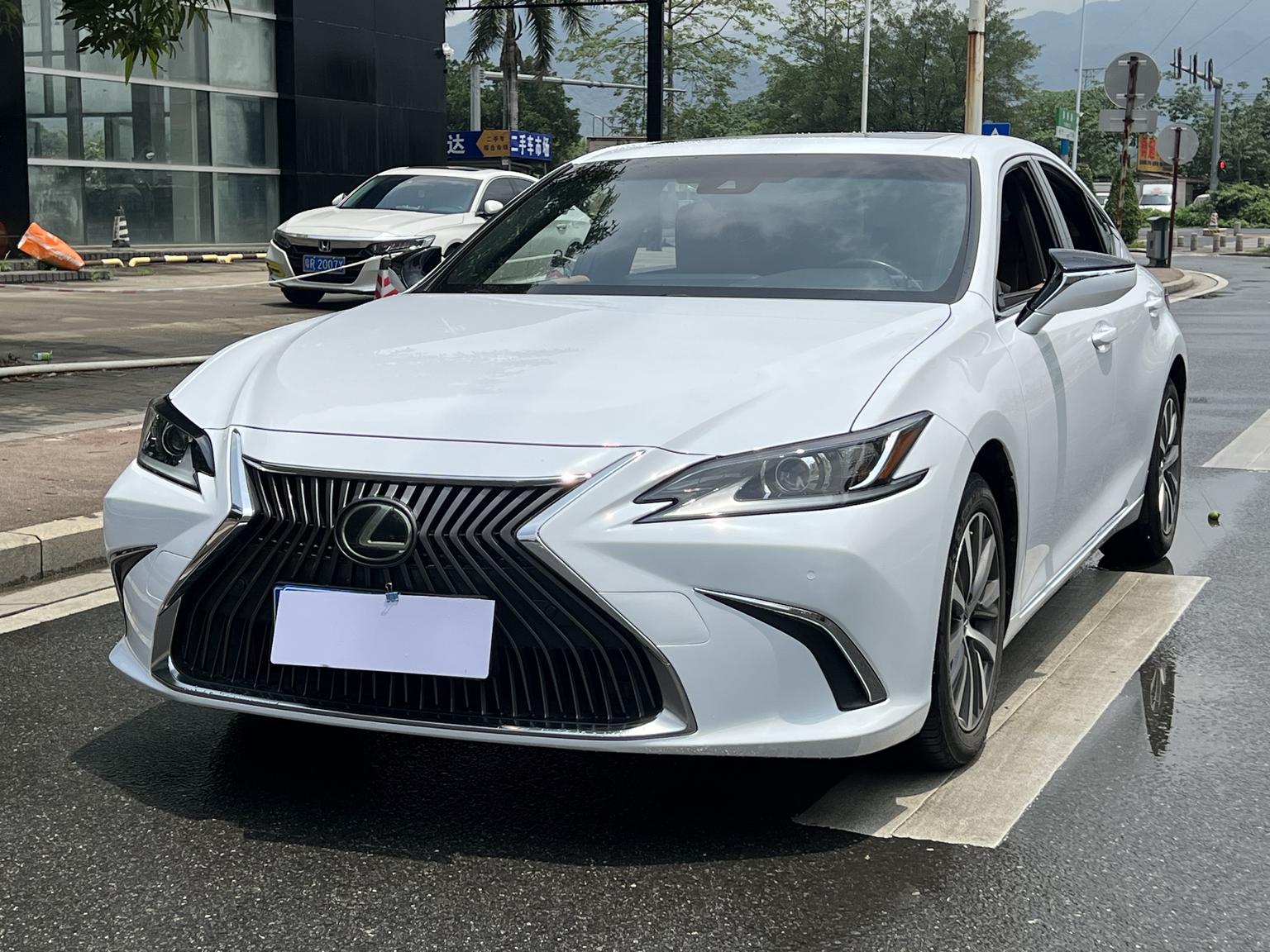 Lexus ES