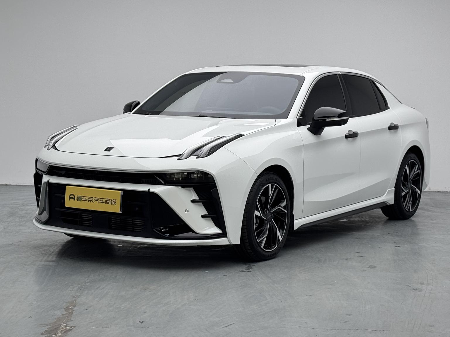 Lynk & Co 03