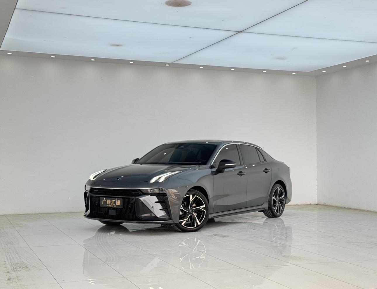 Lynk & Co 03