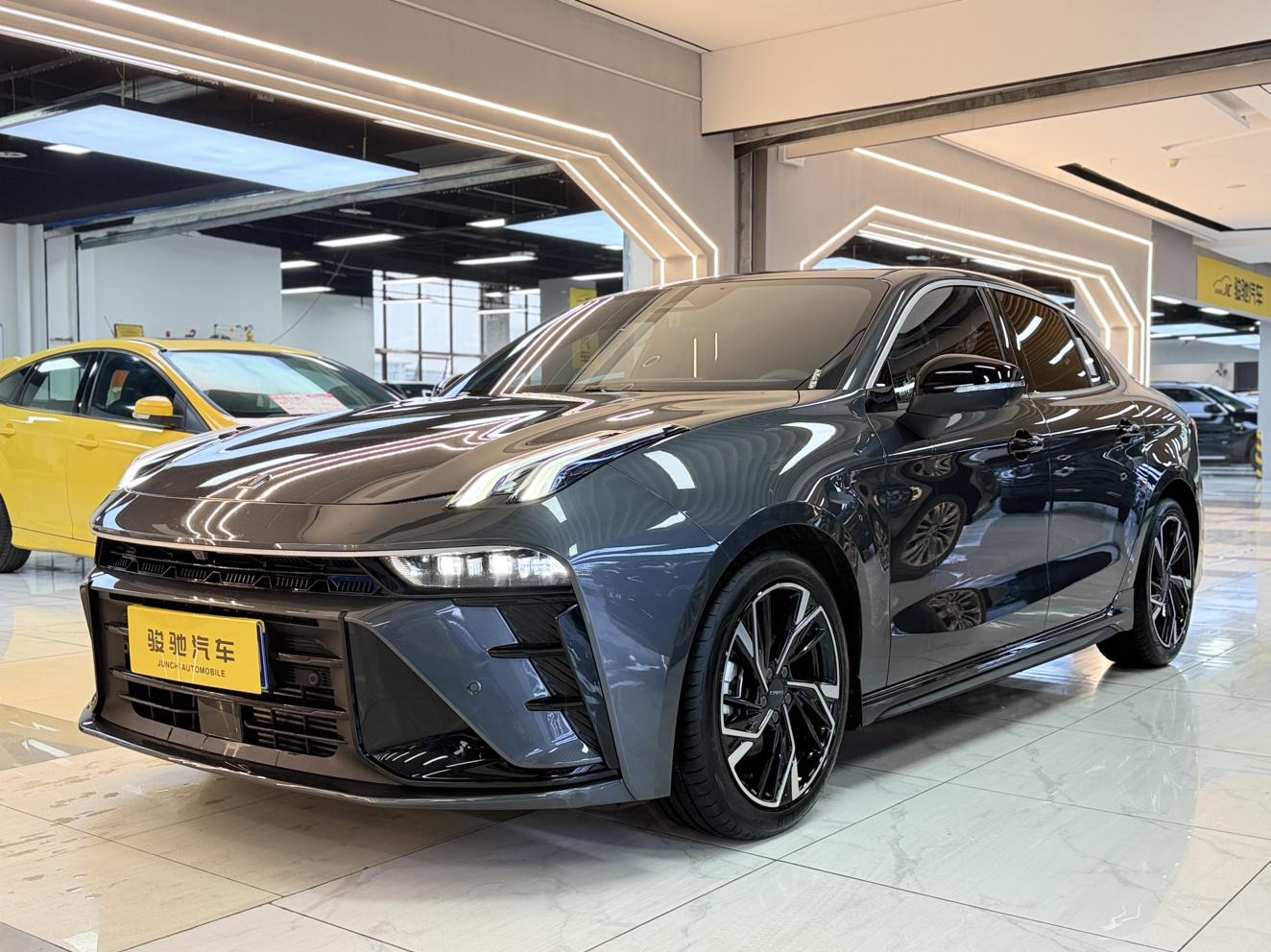 Lynk & Co 03