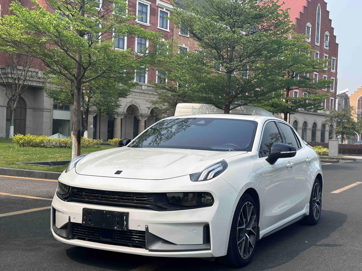 Lynk & Co 03