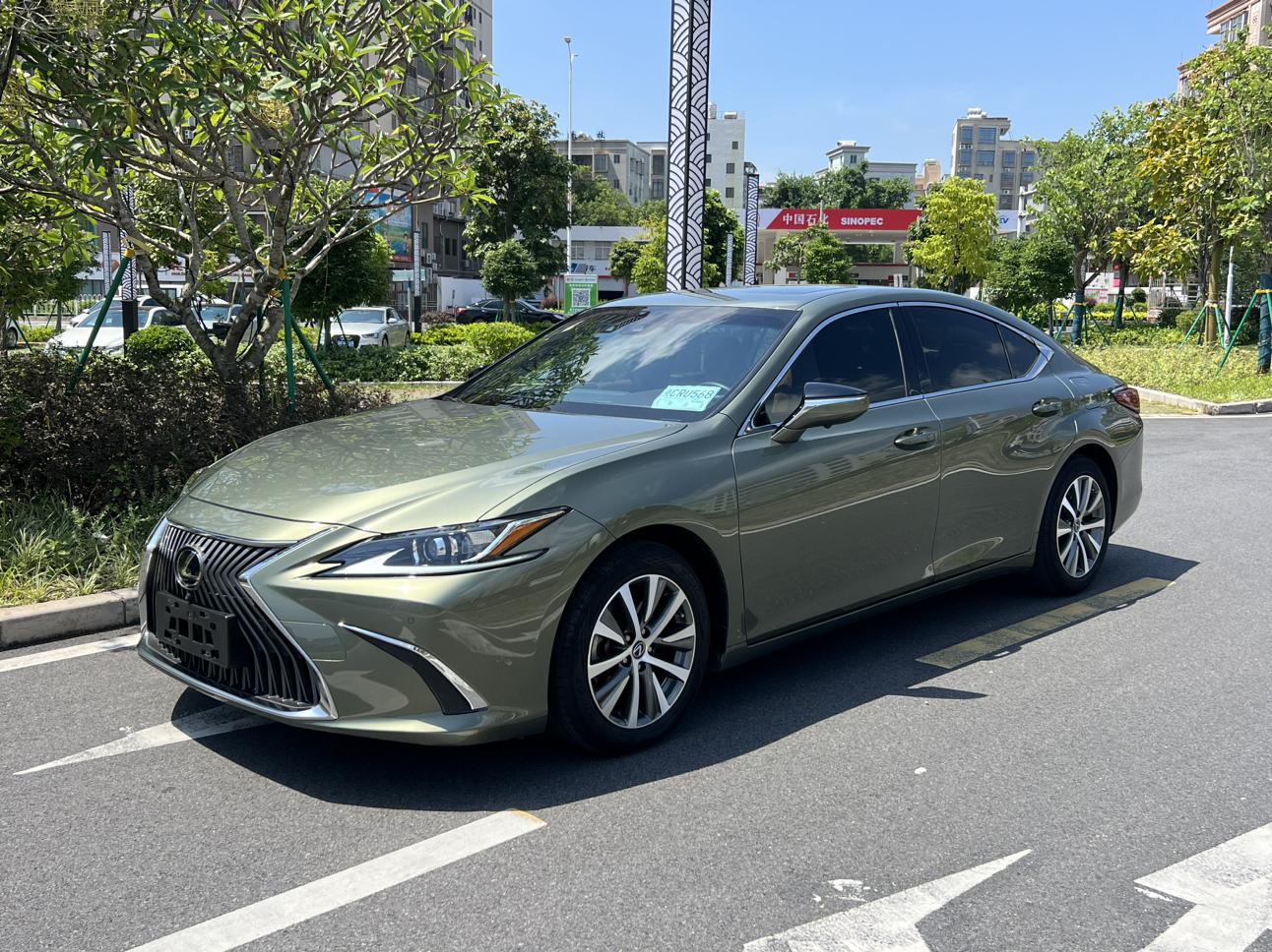 Lexus ES