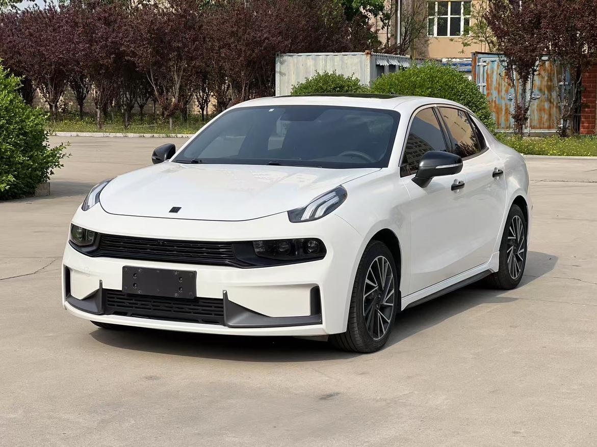 Lynk & Co 03