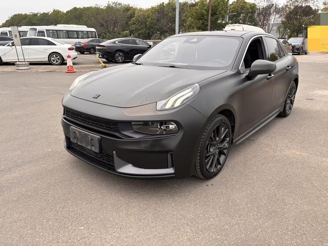Lynk & Co 03