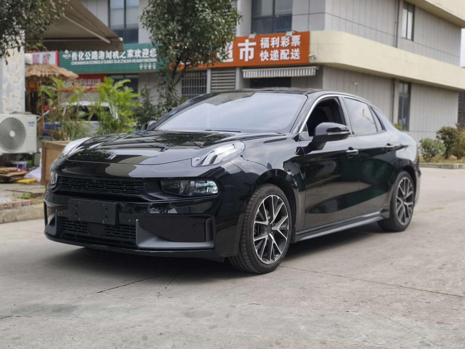 Lynk & Co 03