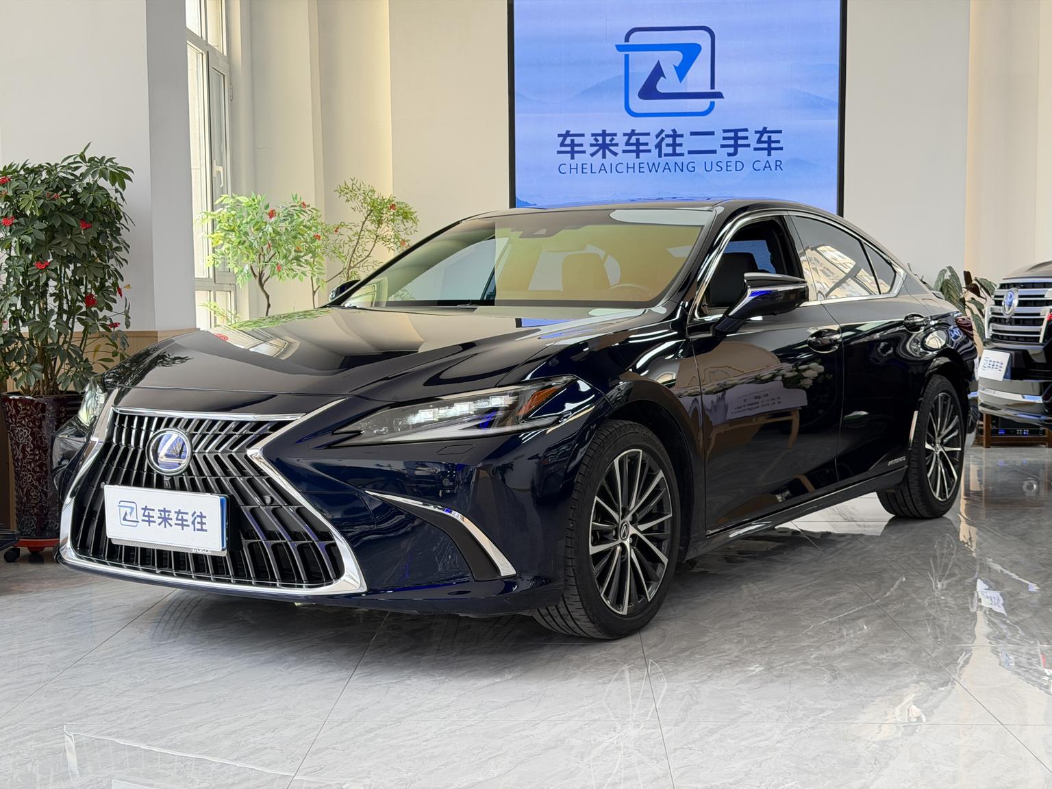 Lexus ES