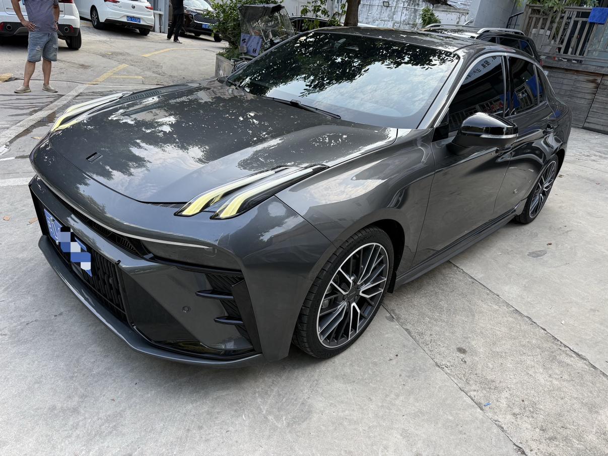 Lynk & Co 03