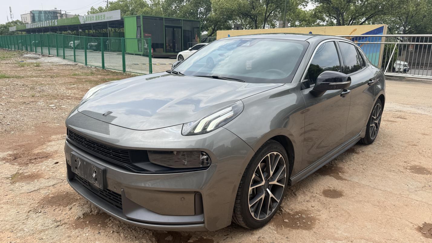 Lynk & Co 03