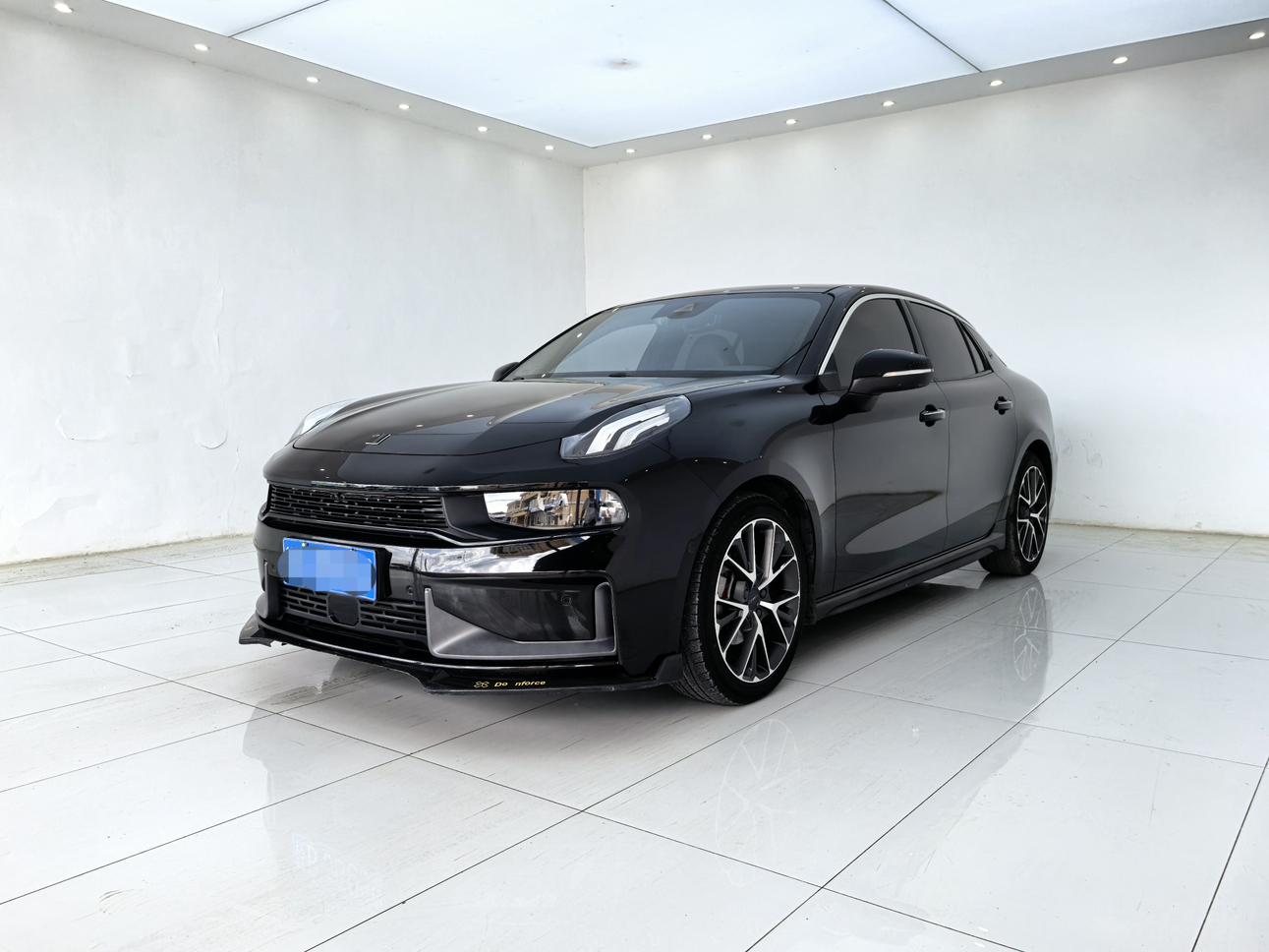 Lynk & Co 03