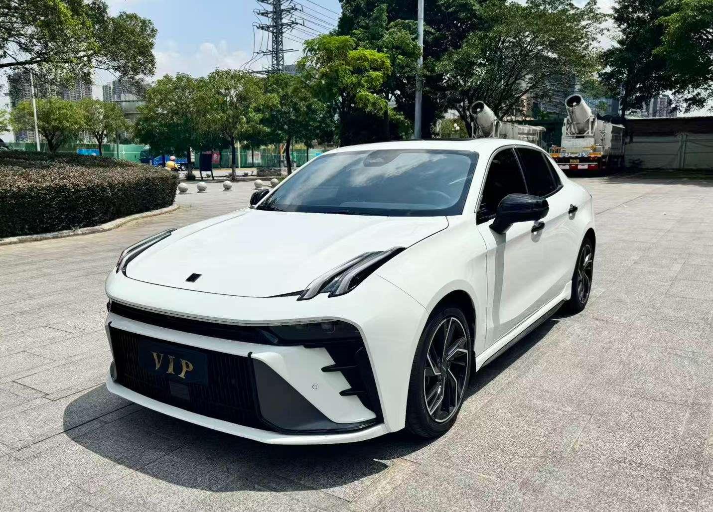 Lynk & Co 03