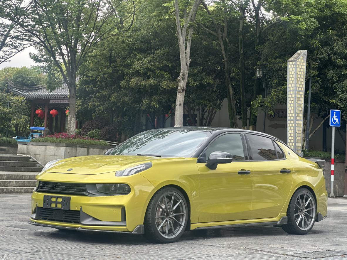 Lynk & Co 03