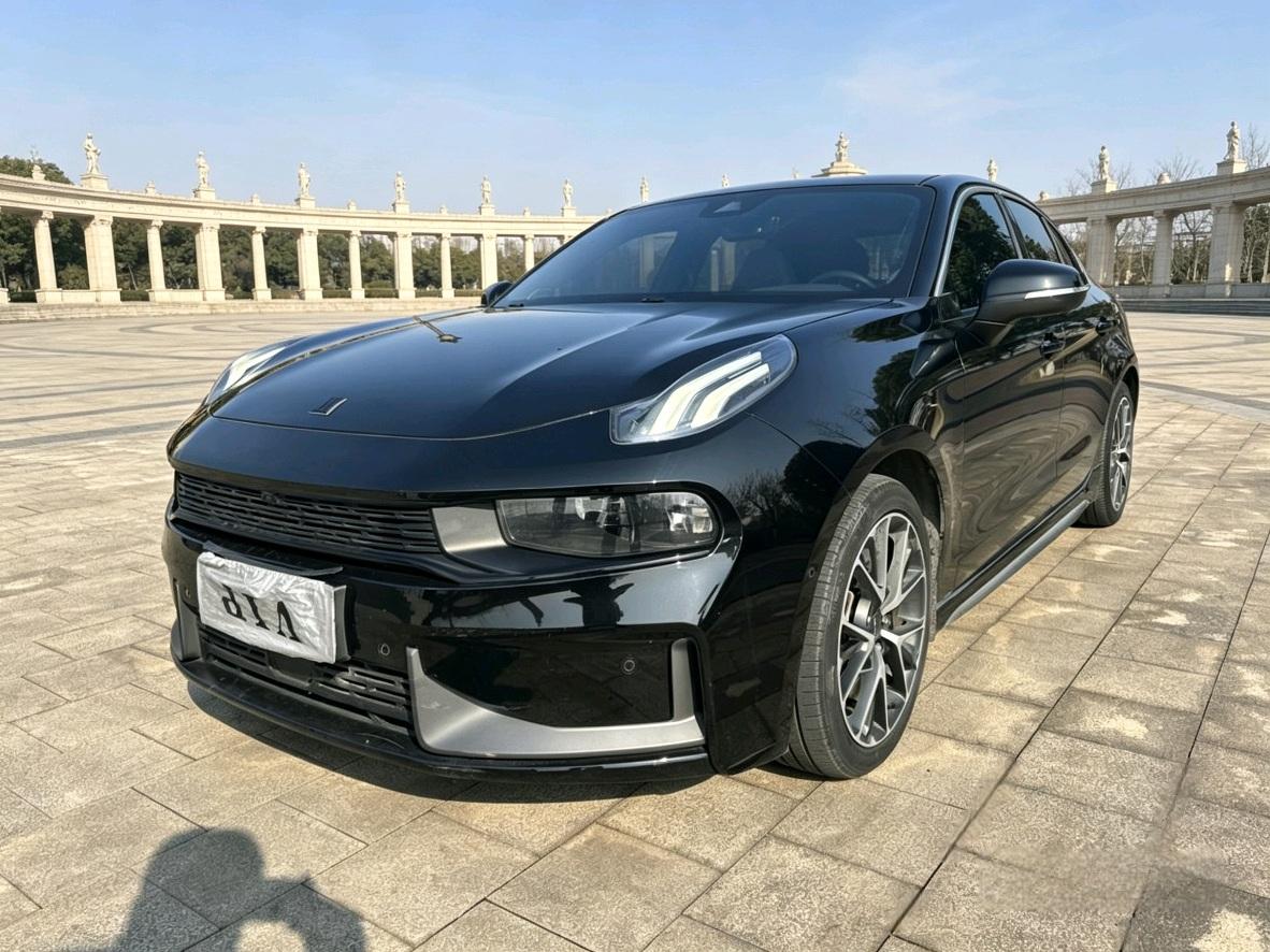 Lynk & Co 03