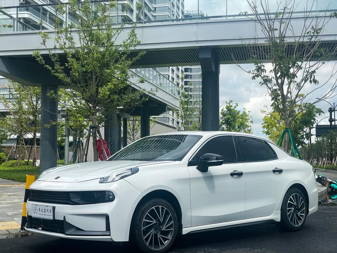 Lynk & Co 03