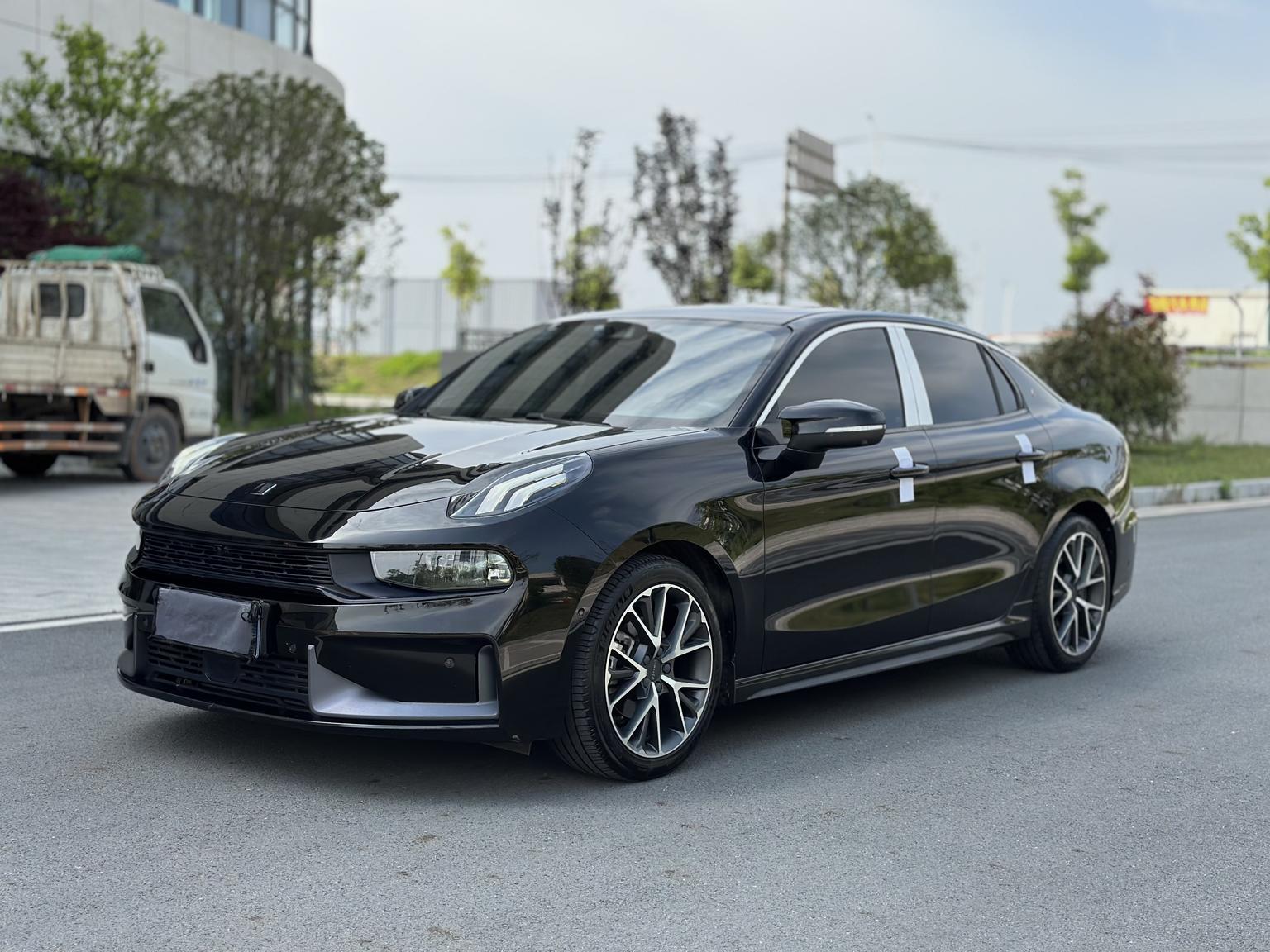 Lynk & Co 03