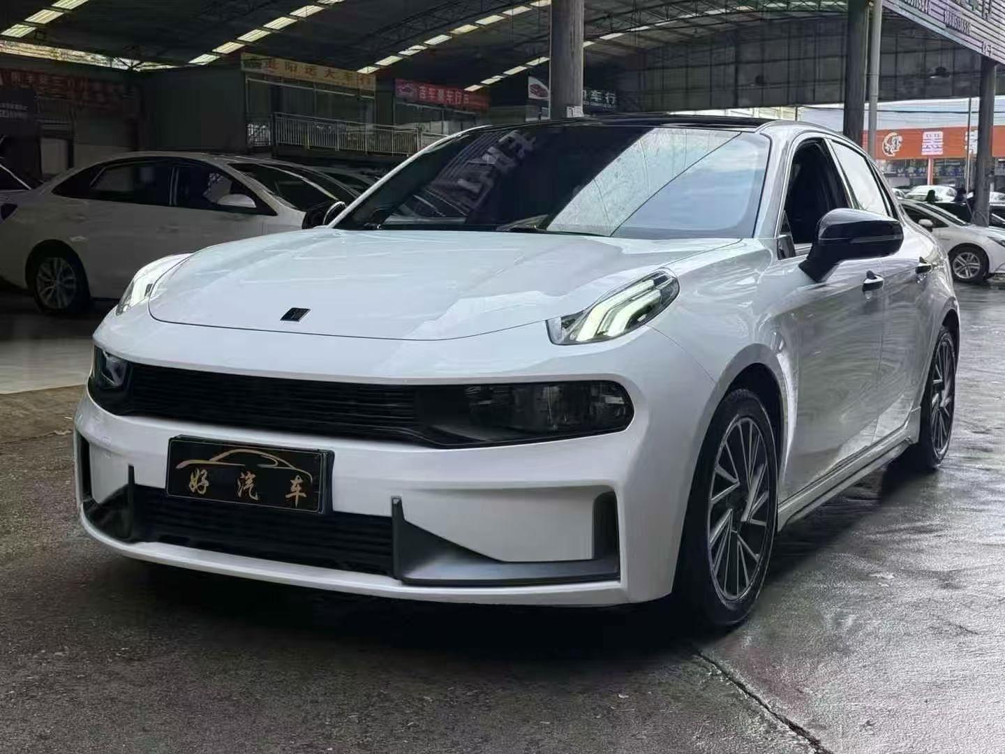 Lynk & Co 03