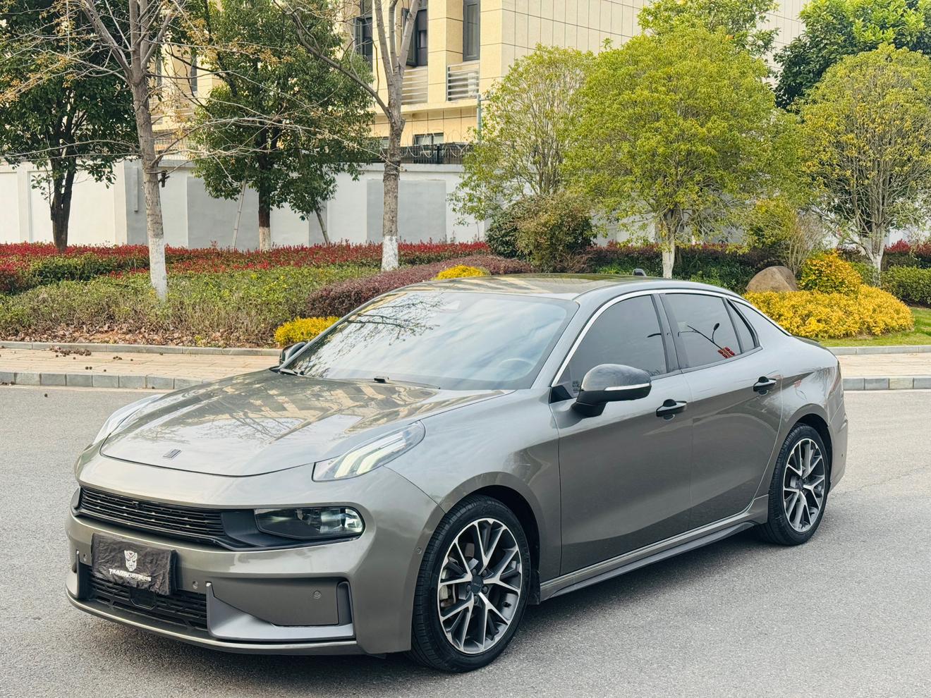 Lynk & Co 03