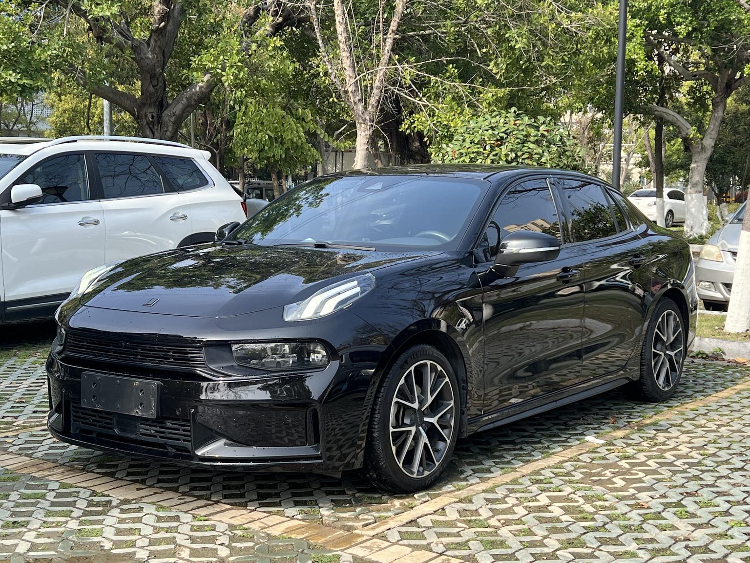 Lynk & Co 03