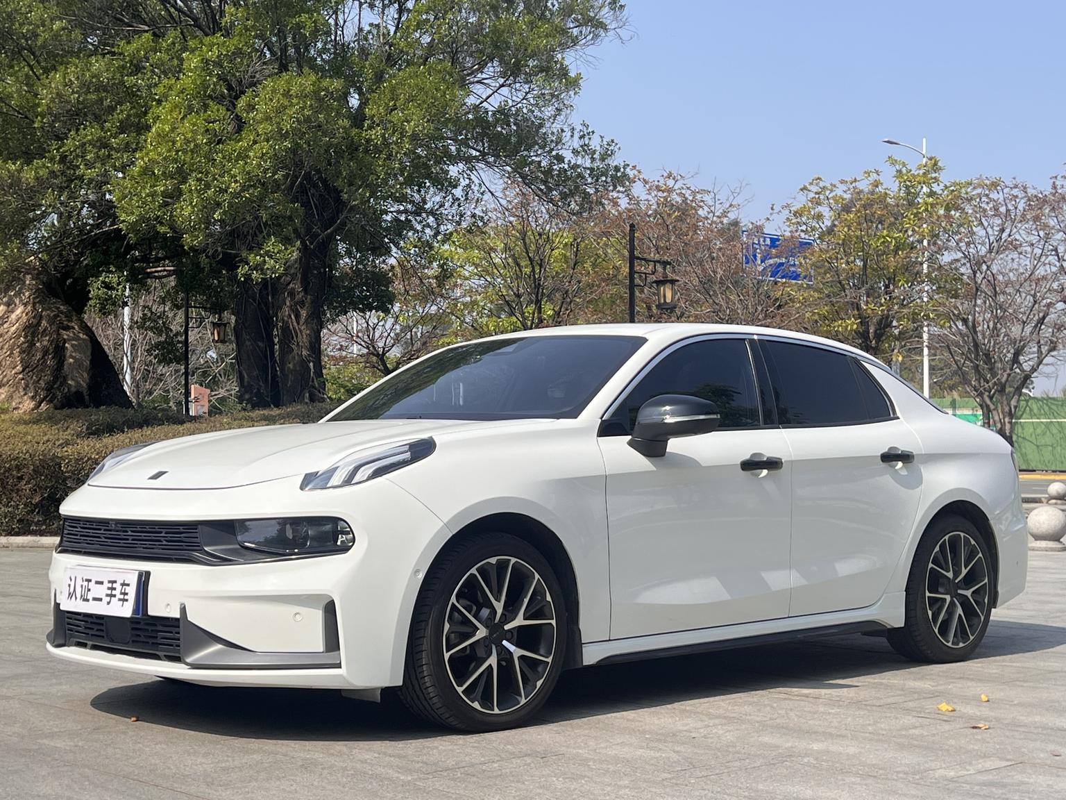 Lynk & Co 03