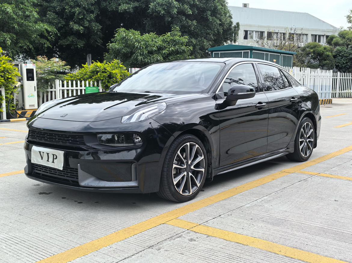 Lynk & Co 03