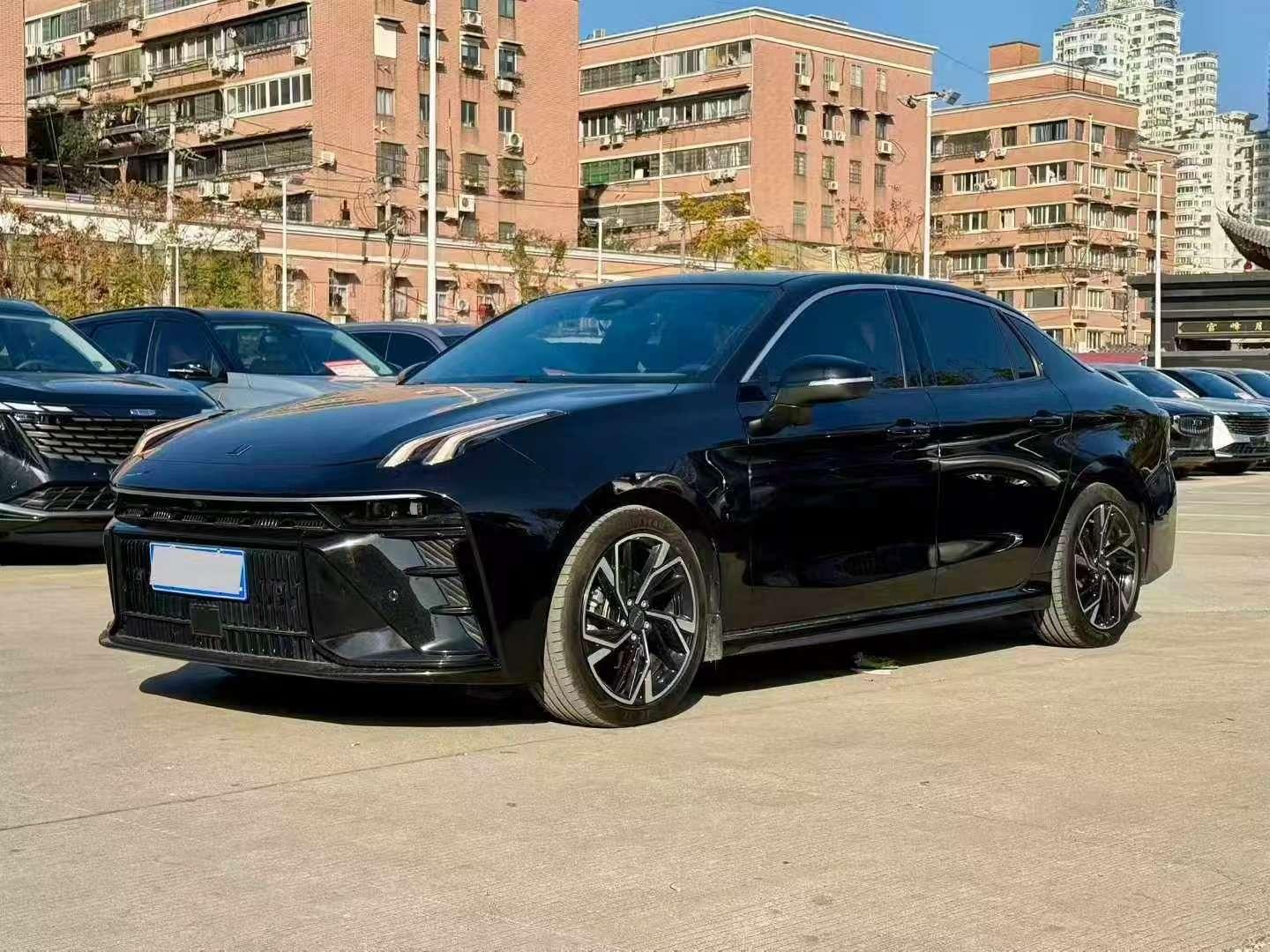 Lynk & Co 03