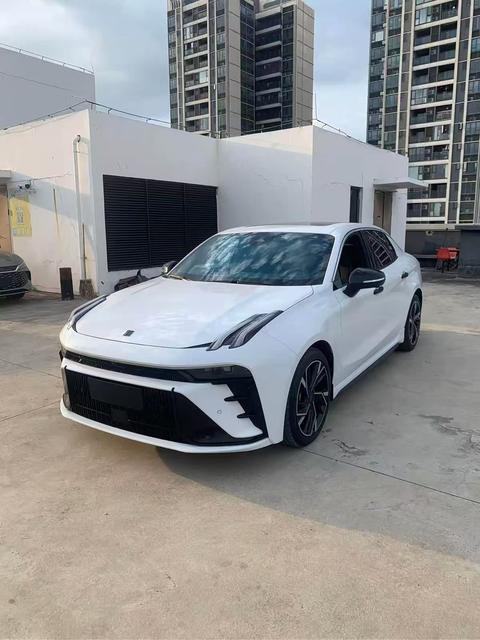 Lynk & Co 03