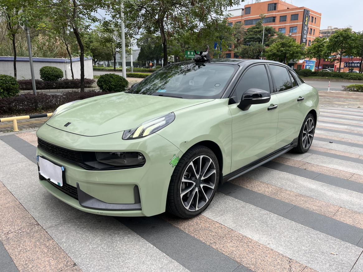 Lynk & Co 03