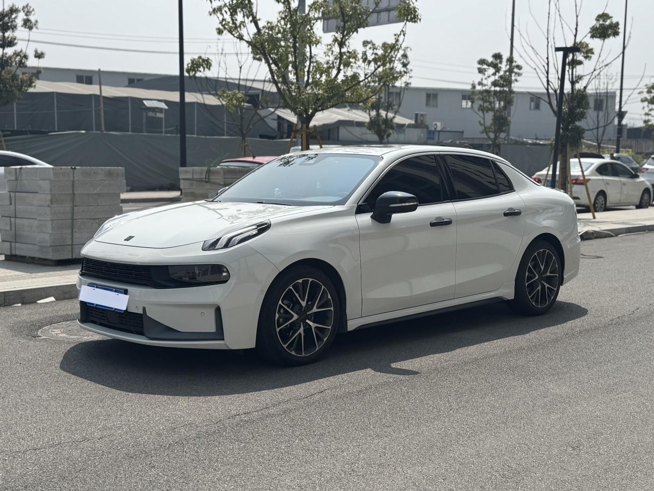 Lynk & Co 03